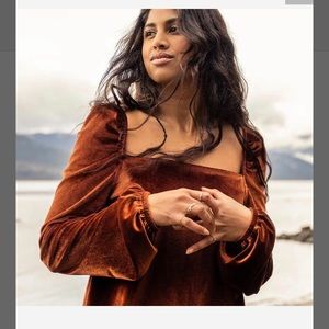 NWT Jackson Rowe Saturn top- rust